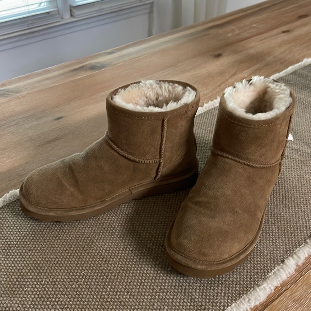 Women’s Bearpaw Ankle Boots, size US 9.5